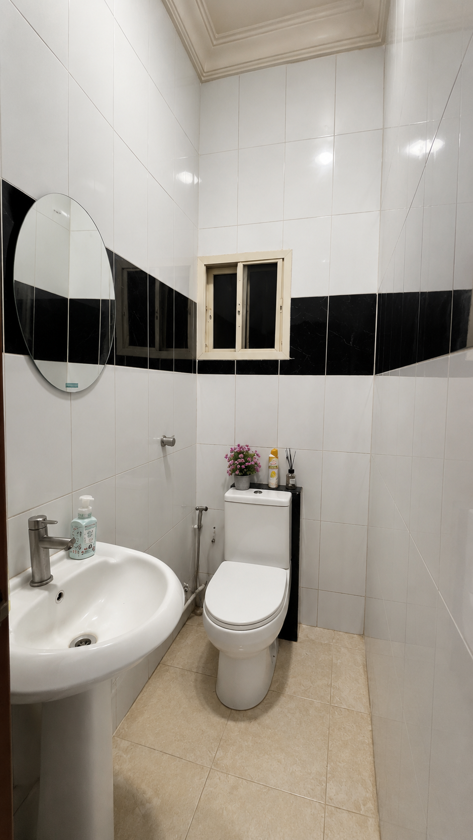 Gold 7 Residence guest toilet
