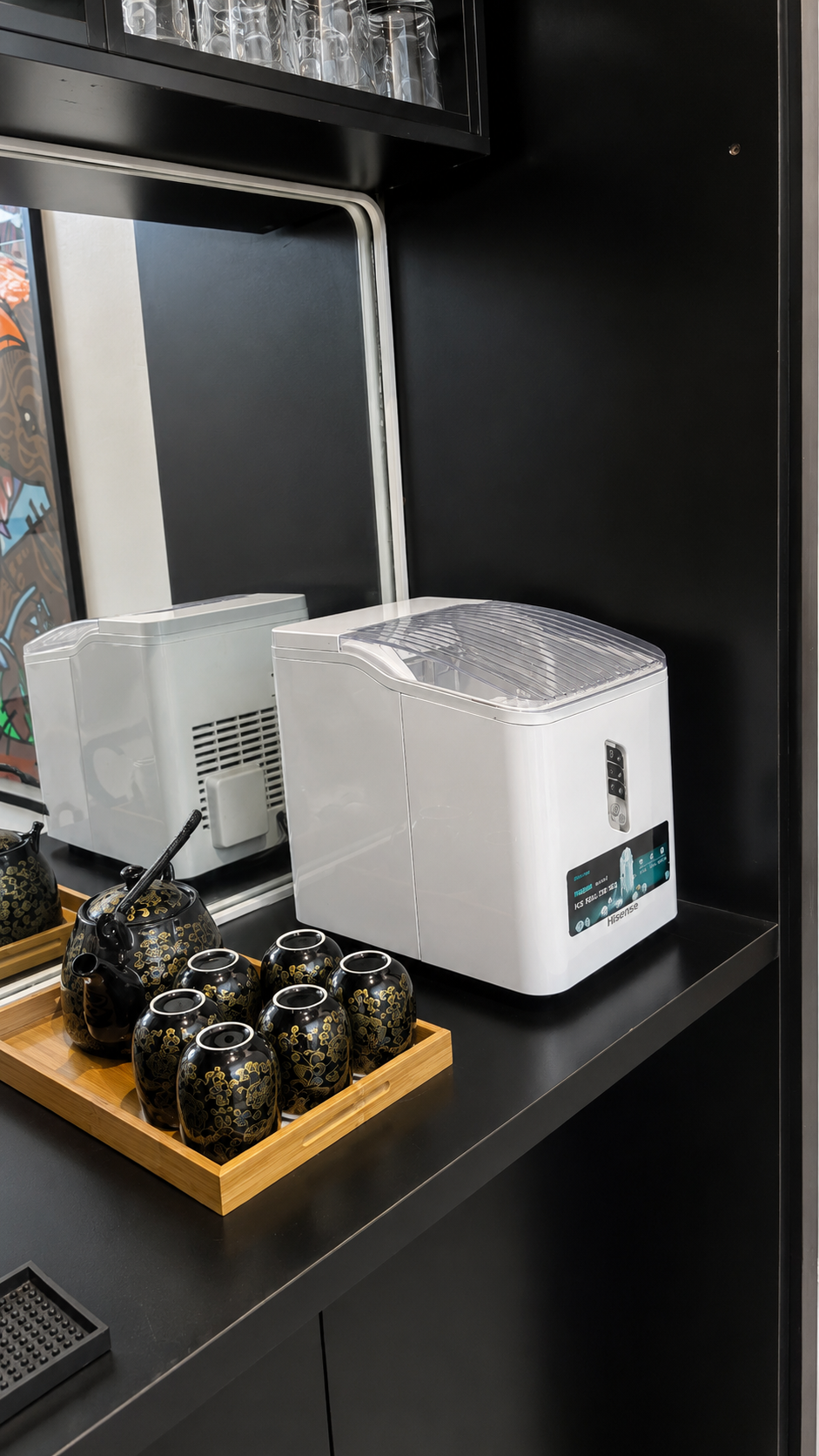 Gold 7 Residence mini bar counter with ice maker and tea set