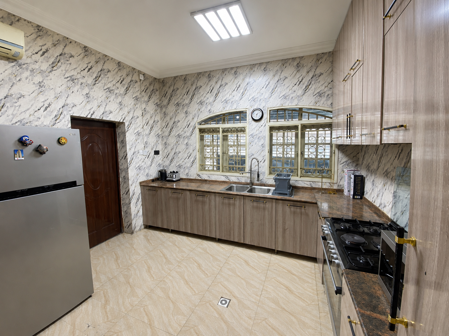Gold 7 Residence kitchen with refrigerator, cooker and double sink